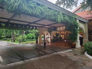 Covered entrance to Sofitel Angkor Phokeethra